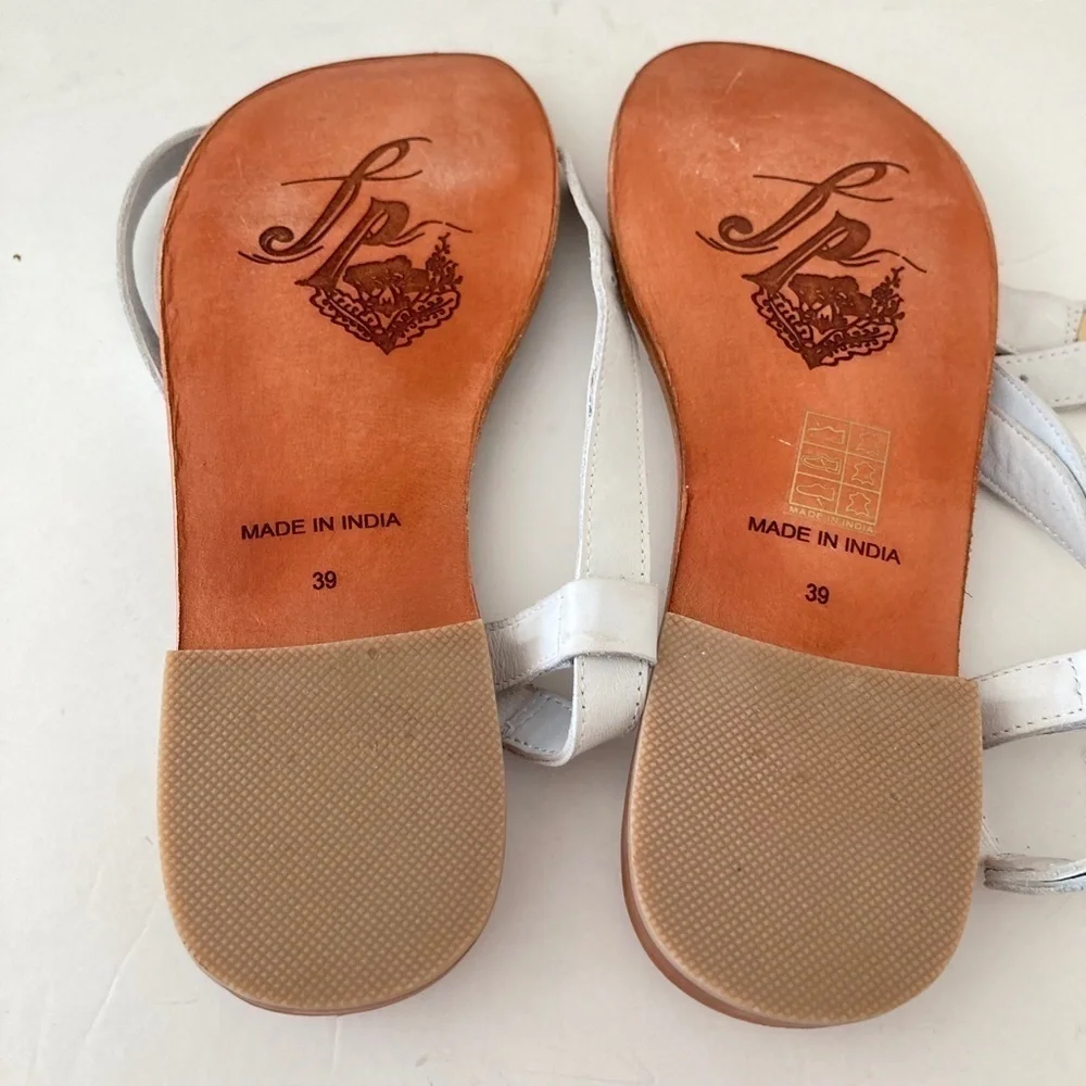NWOT Free People La Risa White Leather Flat Sandals